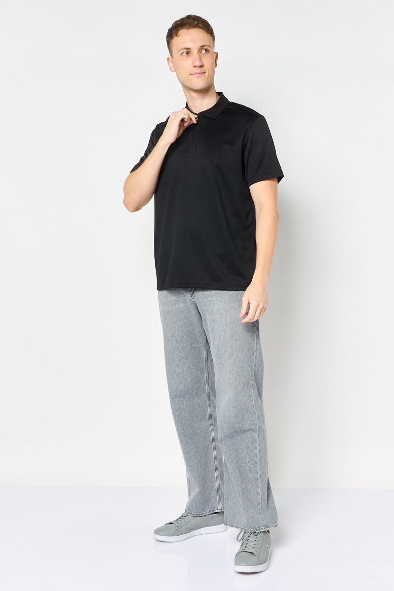 Chaps قميص بولو قصير الأكمام بنمط منتظم للرجال بسحاب نصف، أسود - Image 3